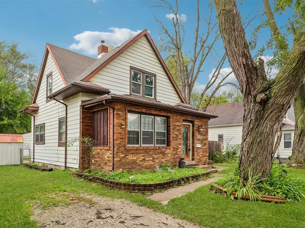 2814 E Walnut St, Des Moines, IA 50317