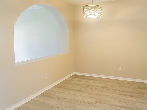 5th image of 258 Beech Brook St