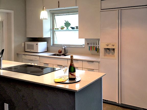 Kitchen with center island