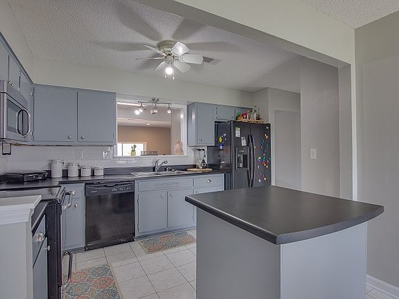 4th image of 8391 Lake Shore Dr W