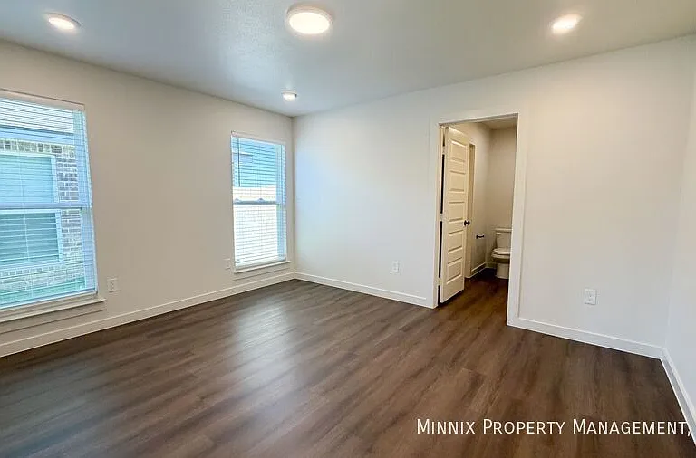 2304 Corpus Ave — Photo 12
