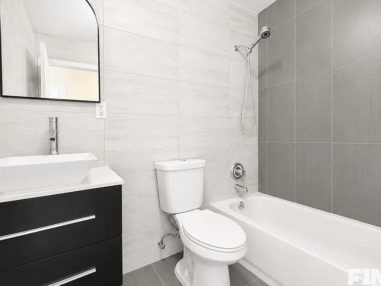 978 De Kalb Ave #3 — Photo 6