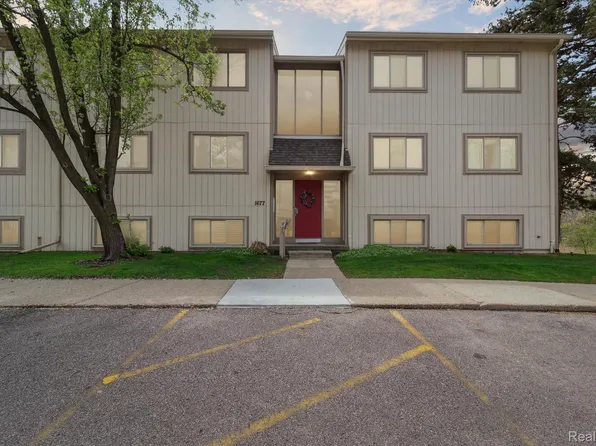 1677 Riverside Dr APT 15, Rochester Hills, MI 48309