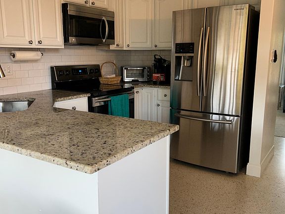 4th image of 739 Edgemere Ln