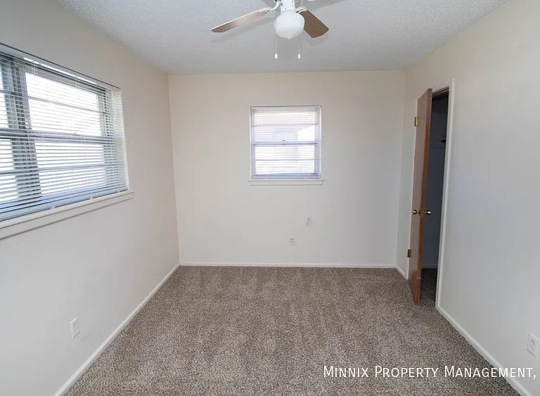 4414 52nd St — Photo 26