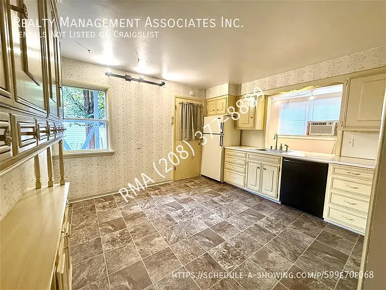 712 W Franklin St #1 — Photo 6
