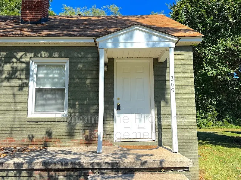 2 bed, 1.0 bath, 700 sqft, $1,095 — Photo 2