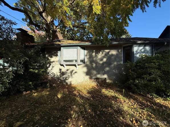 8018 Densmore Avenue N, Seattle, WA 98103
