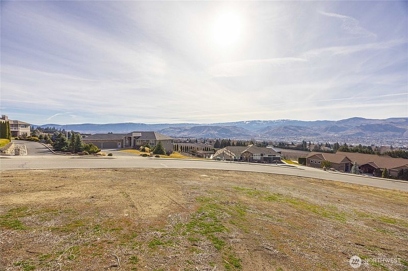 5th image of 968 Briarwood Drive