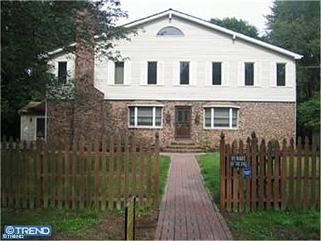 2nd image of 1147 Holly Ave