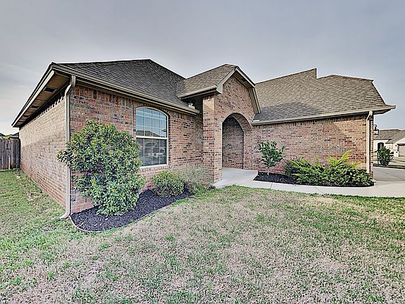 2nd image of 13520 Lancet Ln