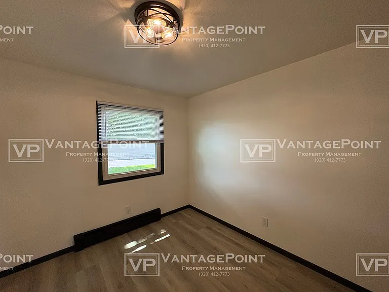 2120 Van Deuren St — Photo 13