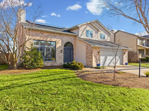 2808 Woodridge Rd, Champaign, IL 61822
