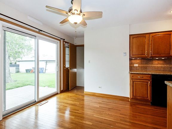 4th image of 10616 Lockwood Ave