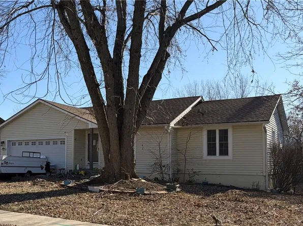 2505 Meadowlark Dr, Harrisonville, MO 64701