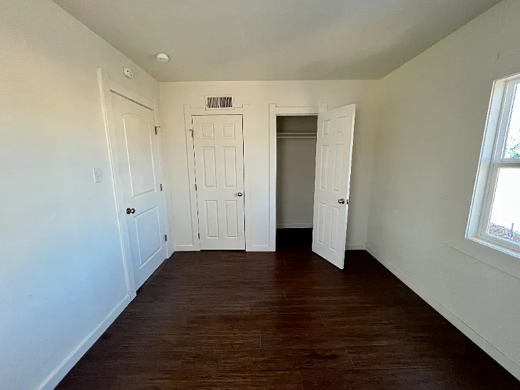 621 Evans Ave — Photo 6