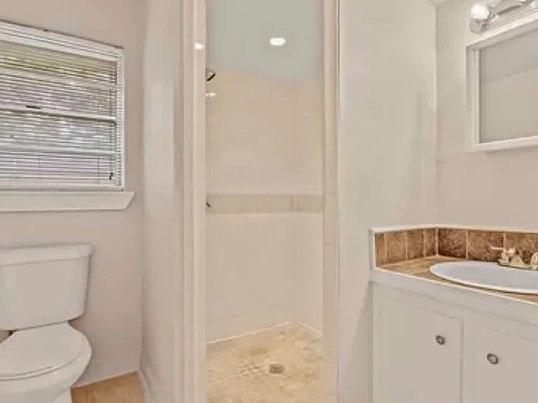 902 N Graves St — Photo 3