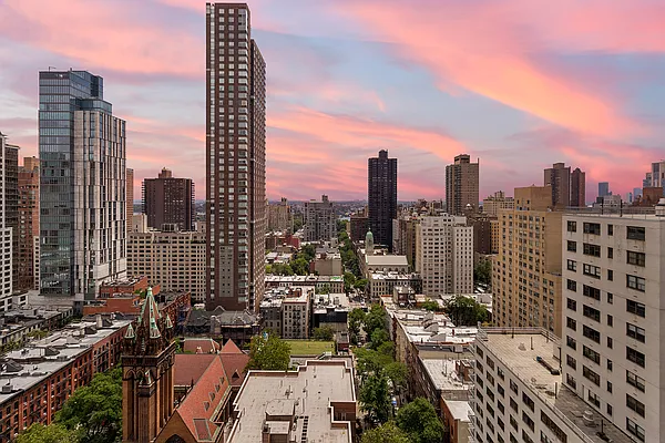 Sold by Redfin Real Estate | media 29