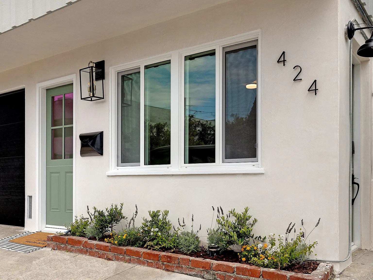 2 bed, 870 sqft, $7,950 — Photo 3