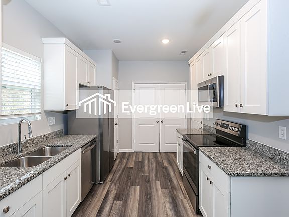 5th image of 2216 Beauty St
