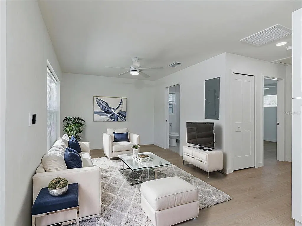 2 bed, 2.0 bath, 728 sqft, $1,975 — Photo 4