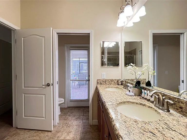 2353 Victoria Dr — Photo 35