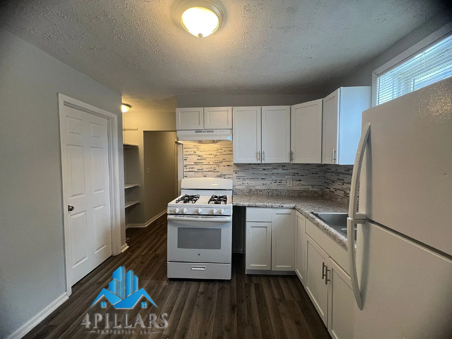 3 bed, 1.5 bath, 1056 sqft, $1,350 — Photo 3