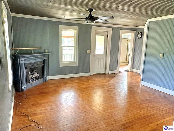3rd image of 1098 Legion Park Rd