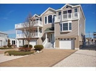 353 W 14th St, Ship Bottom, NJ 08008