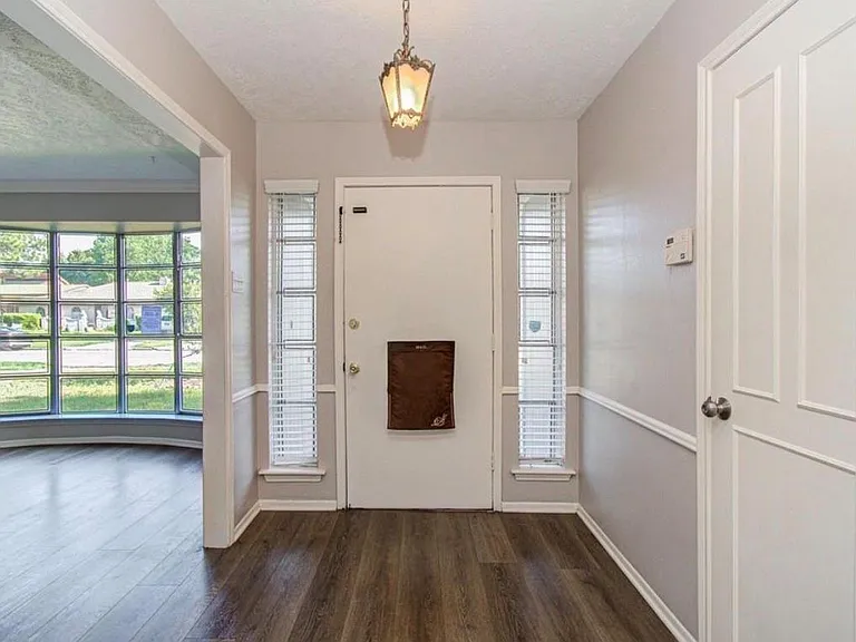 9430 Claridge Dr — Photo 5