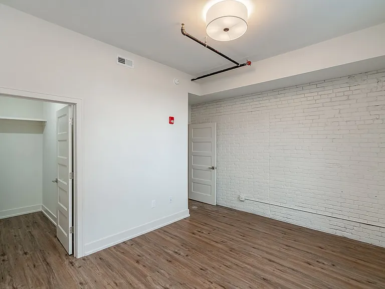 875 Michigan Ave — Photo 63