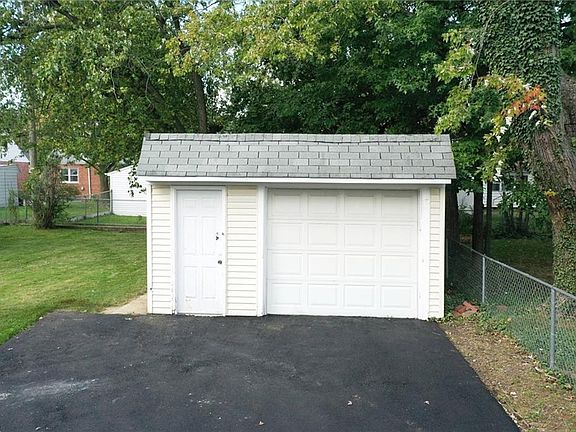 4th image of 754 E 258th St