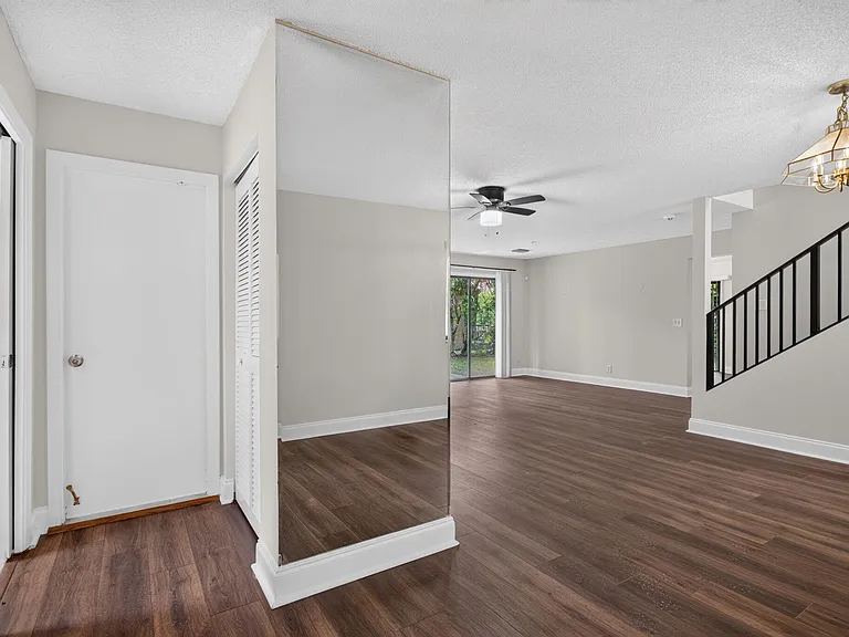 587 NW 38th Ave — Photo 5