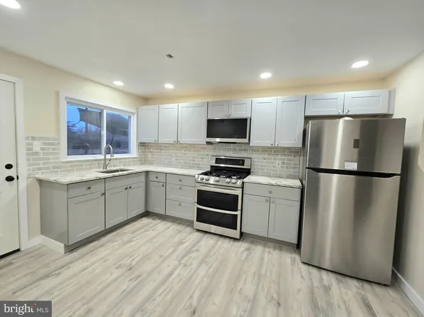 1107 Lake Shore Dr, Sicklerville, NJ 08081