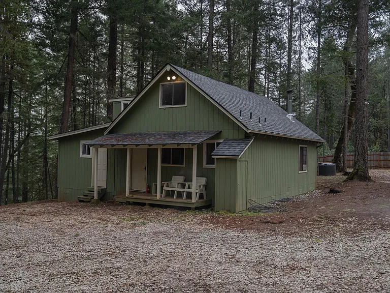 811 Paradise Gardens Rd — Photo 1