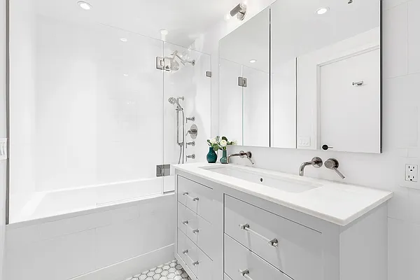 Sold by The SIMPLE Real Estate Co | media 5