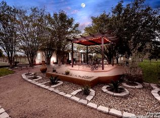 111 Misty Bnd, Floresville, TX 78114