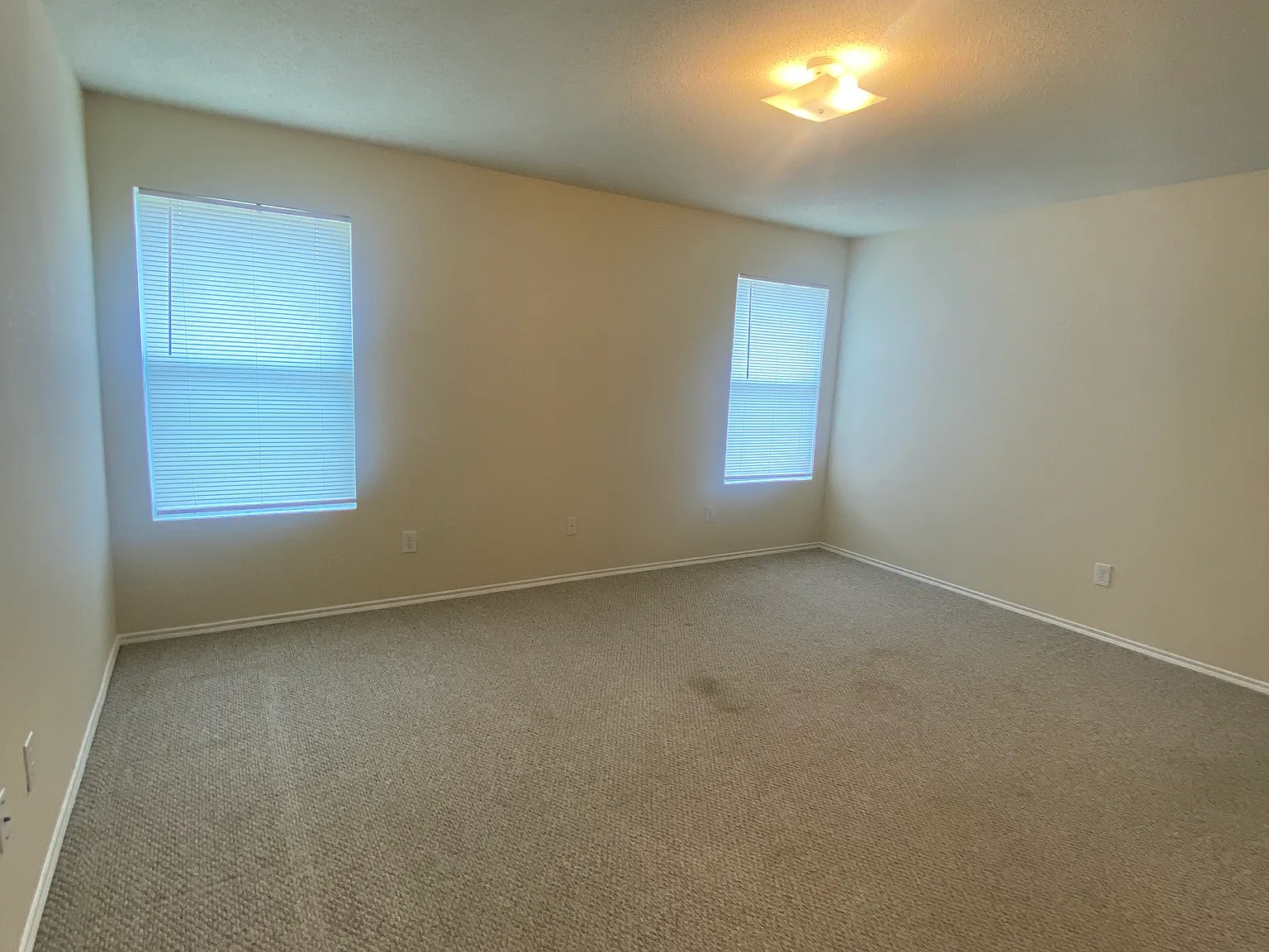 3 bed, 1635 sqft, $2,100 — Photo 2