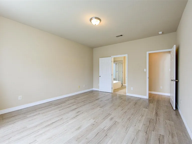 6018 Royal Hollow Ln — Photo 12