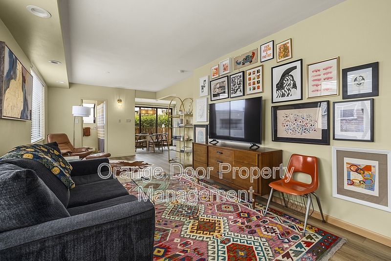 1st image of 561 Lee St #2