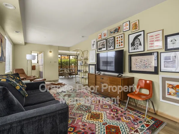 561 Lee St #2, Seattle, WA 98109