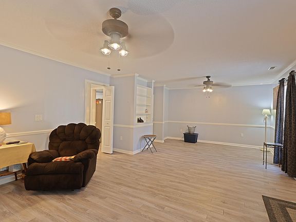 4th image of 70 Delorme Ct