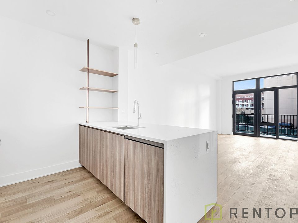 1st image of 2-24 26th Ave #526