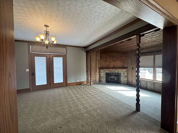 3rd image of 1091 Big Bear Rd