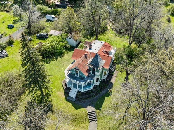 704 3rd Ave, Mosier, OR 97040