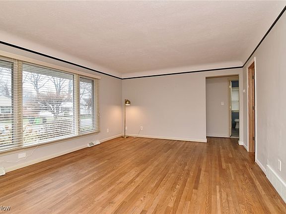 5th image of 6586 Queens Park Ave