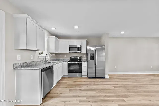 3 bed, 1.5 bath, 1000 sqft, $1,900 — Photo 2
