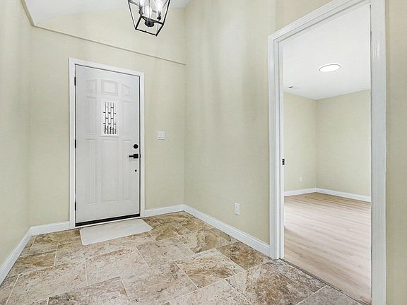 4th image of 2420 Connecticut St