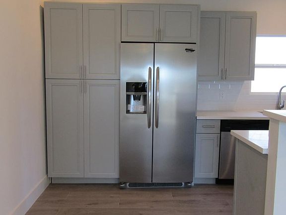 4th image of 2919 1/4 Leeward Ave #2nd