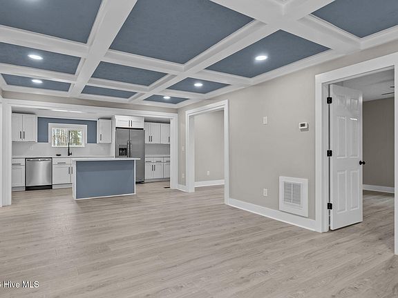 5th image of 639 E Chatham Street